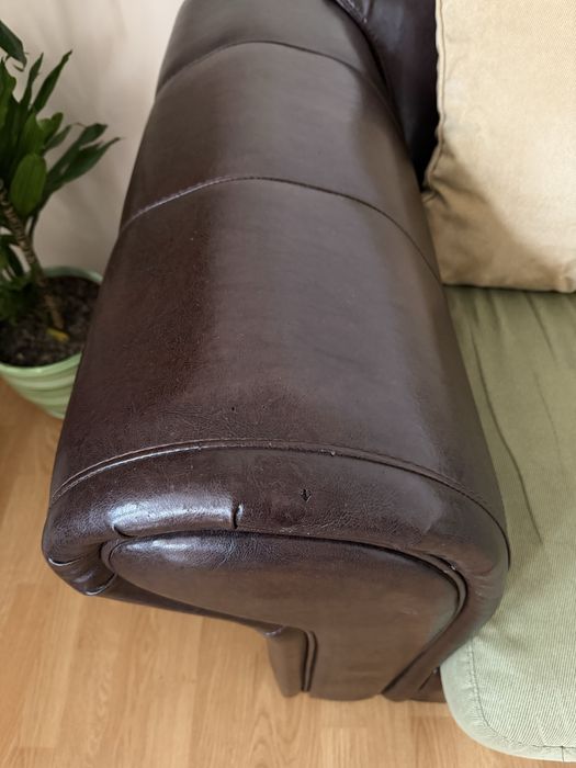 Стилен ъглов кожен диван