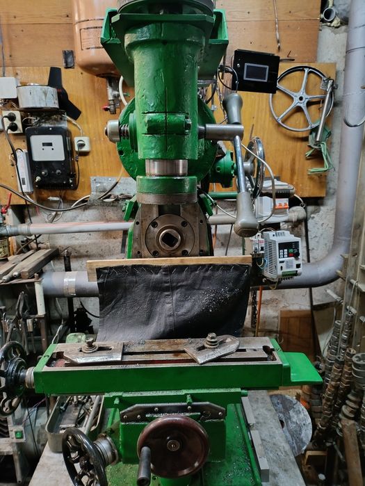 Продаю фрезерный станок