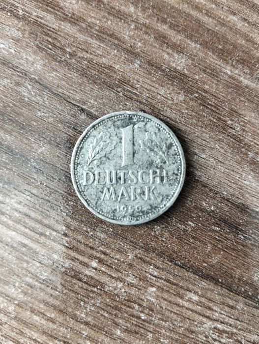 Купюры и монеты продам