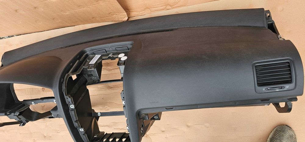 Plansa bord cu airbag pasager Vw Golf 5 / 2005 / 2006 / 2007 2008