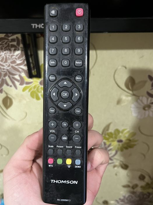 Телевизор Thomson 32” недорого, рабочий + кронштейн