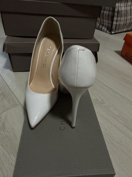 Продам белые туфли 35 размера