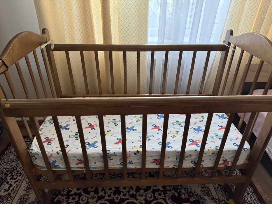 Продам детскую кровать качалку