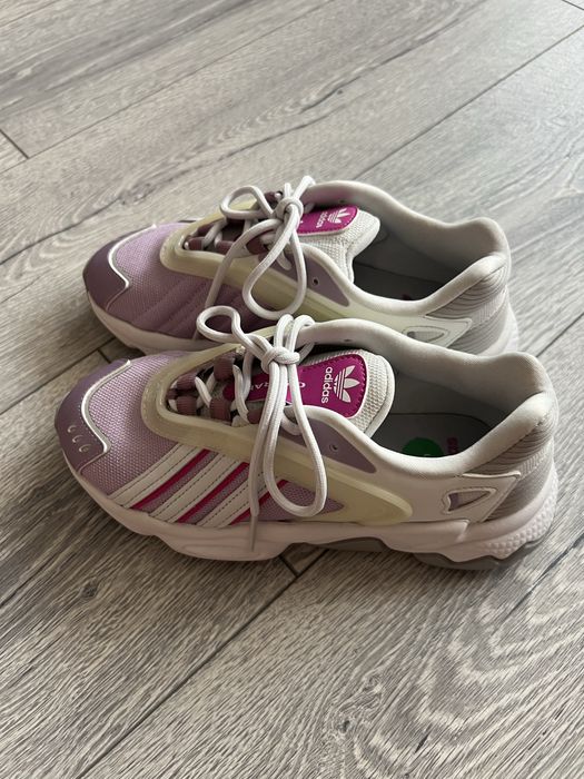 Adidas oztral маратонки