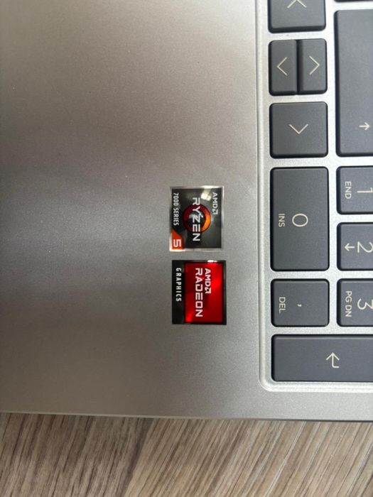 Ноутбук 200 000 теңге