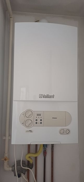 Apartament 3 camere centru etajul 2