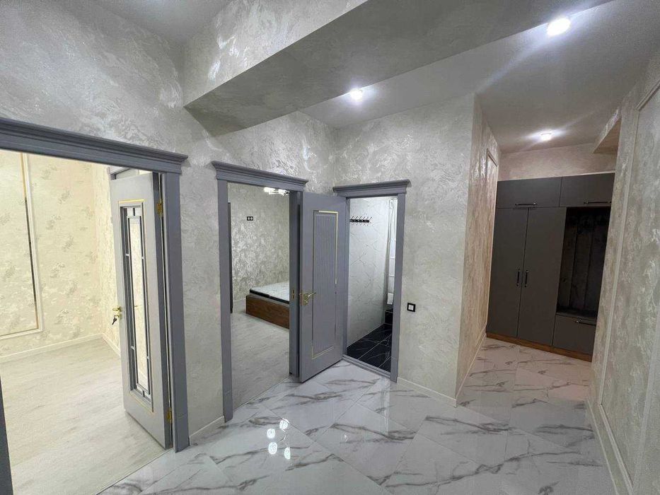 Продаётся люкс 2-комнатная новостройка с лифтом 5-этаж Вокзал УзГазоил