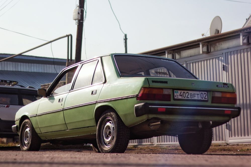 Peugeot 305 ретро