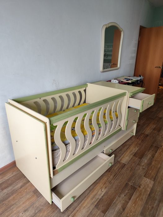 Продам детскую кроватку 3 в 1