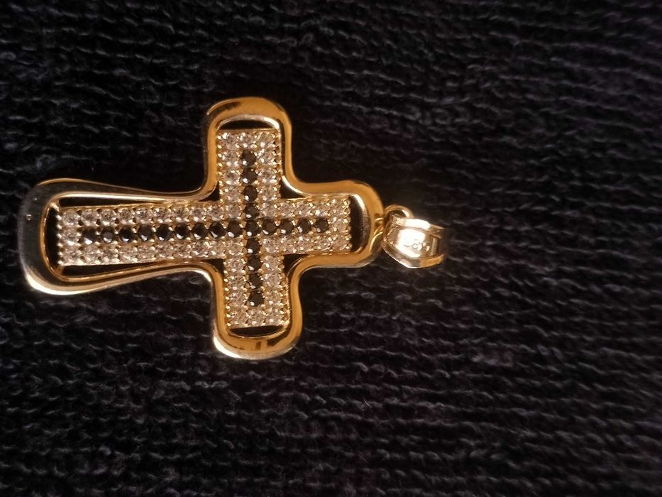 Pandantiv / cruciulita aur 14k , 2.6 grame