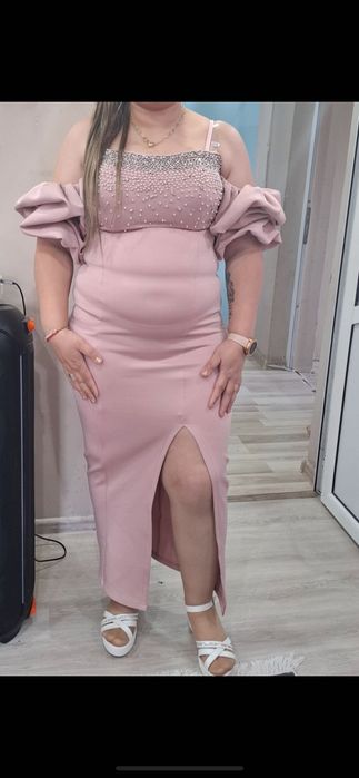 Продават се роклите са в добро състояние обличани само няколко часа