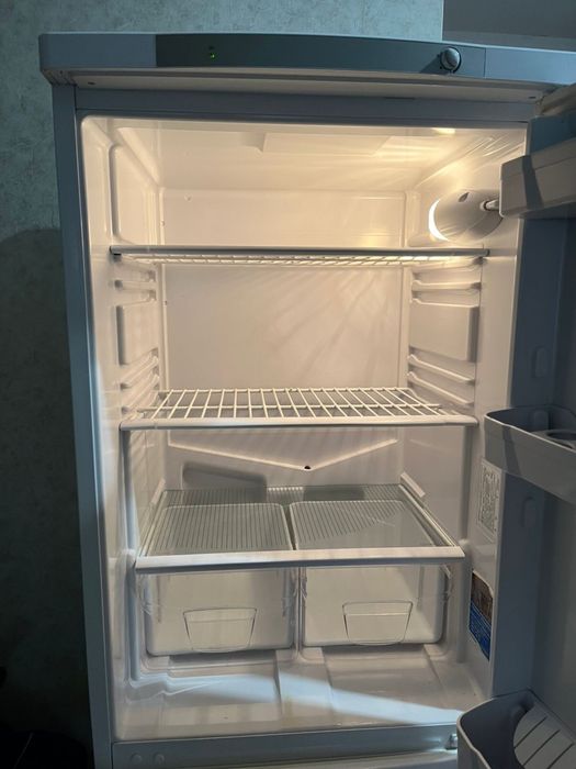 Холодильник Indesit