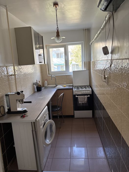 Vand Apt 3 Camere, etaj 1- zona Valea rosie