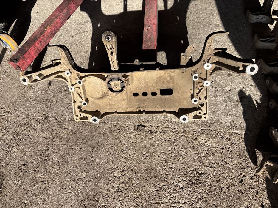 Punte jug cadru motor vw passat b6 b7