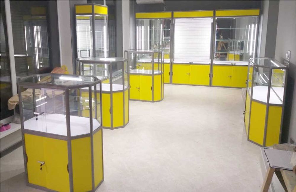 Витрины из алюминиевого профиля любой сложности, широкий выбор