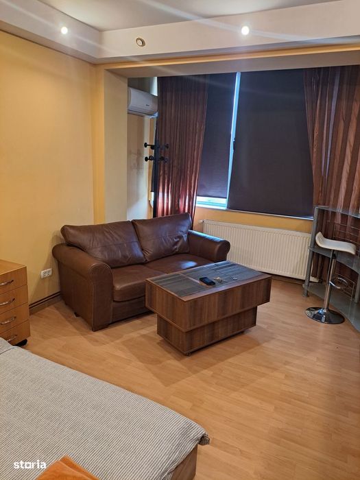 Inchiriez garsoniera, Deva,langa Primarie, etaj 1, pentru  BIROU