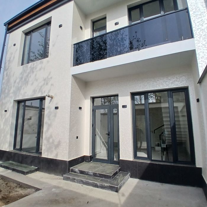 За Мустангом 5 комн 1,5 сотки