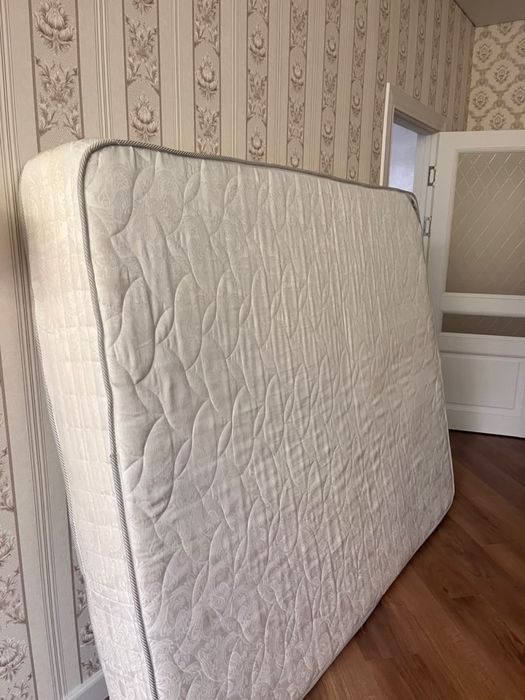 Продам  матрас срочнн