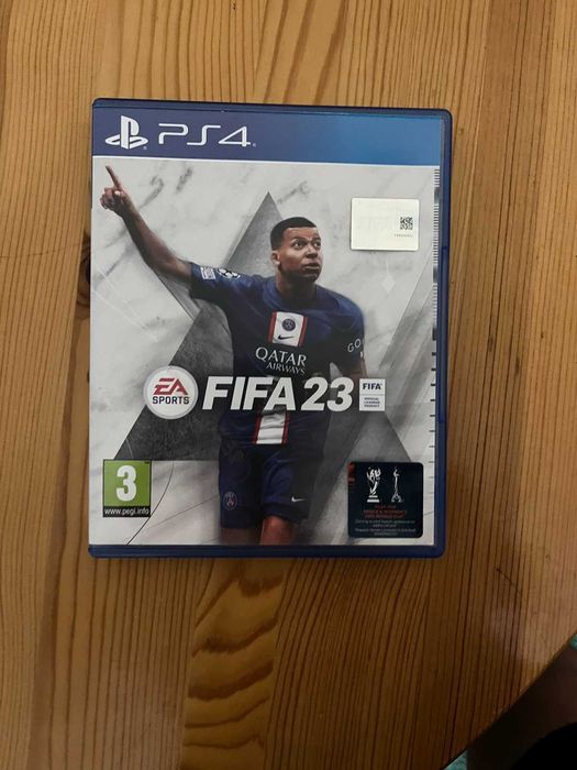 Плейстейшън 4, 2 джойстика и игри