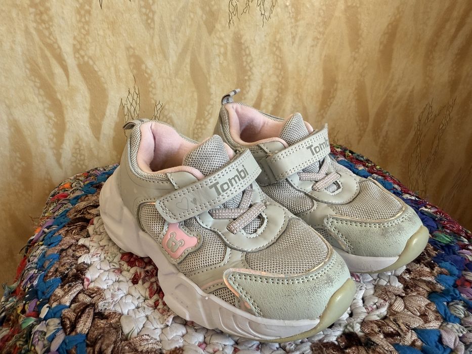 Продам обувь на девочку и мальчика