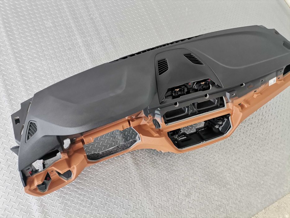 Ново Табло BMW 5 G30 G31 G38 Lci без HUD Cognac гума