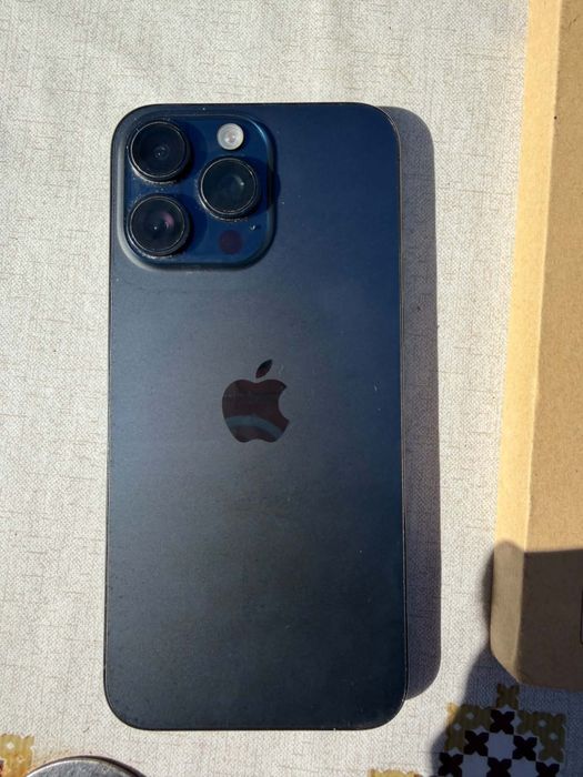iPhone 15 Pro Max (256GB) + 2 folii privacy