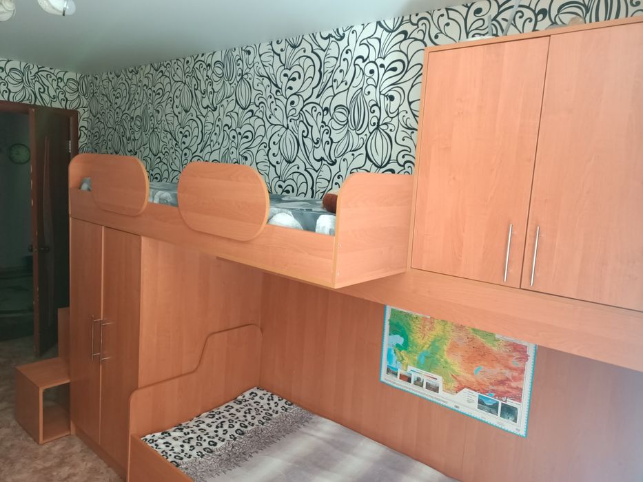 Кровать двухъярусная детская.