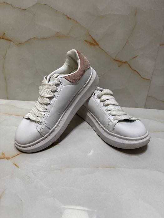 alexander mcqueen roz Moda si frumusete