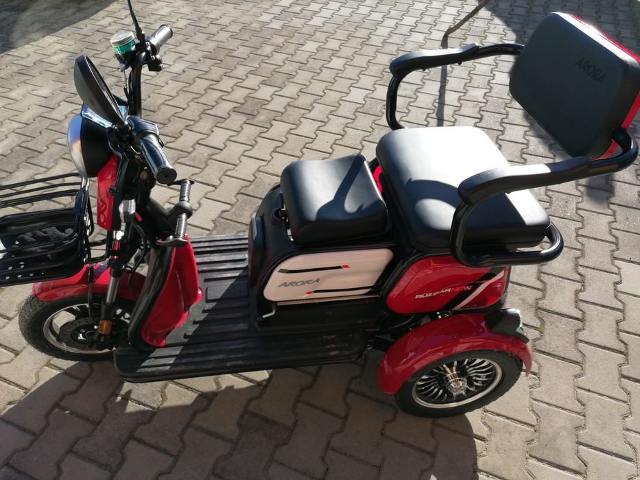 Vând tricicleta ARORA