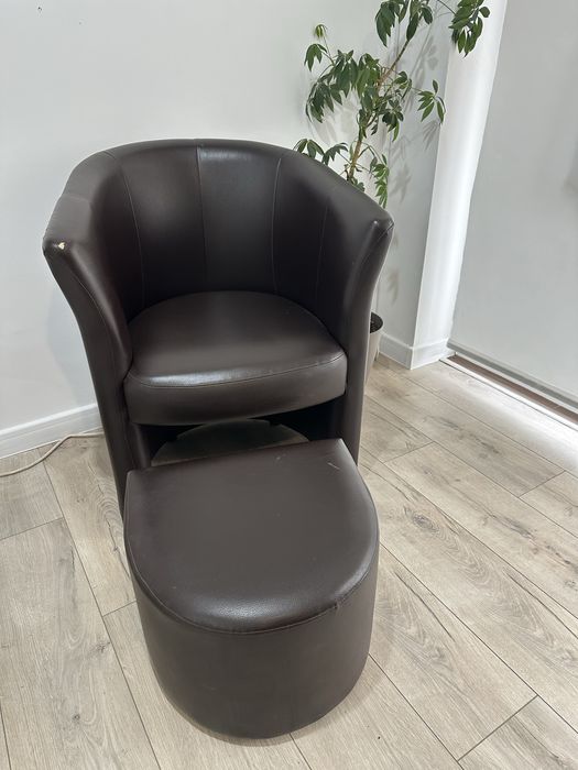 Стол с табуретка