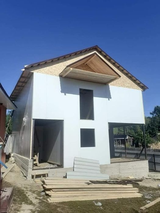 Vând și construiesc