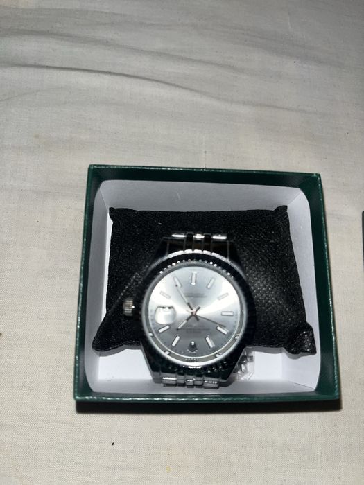 Часовник Rolex чисто нов