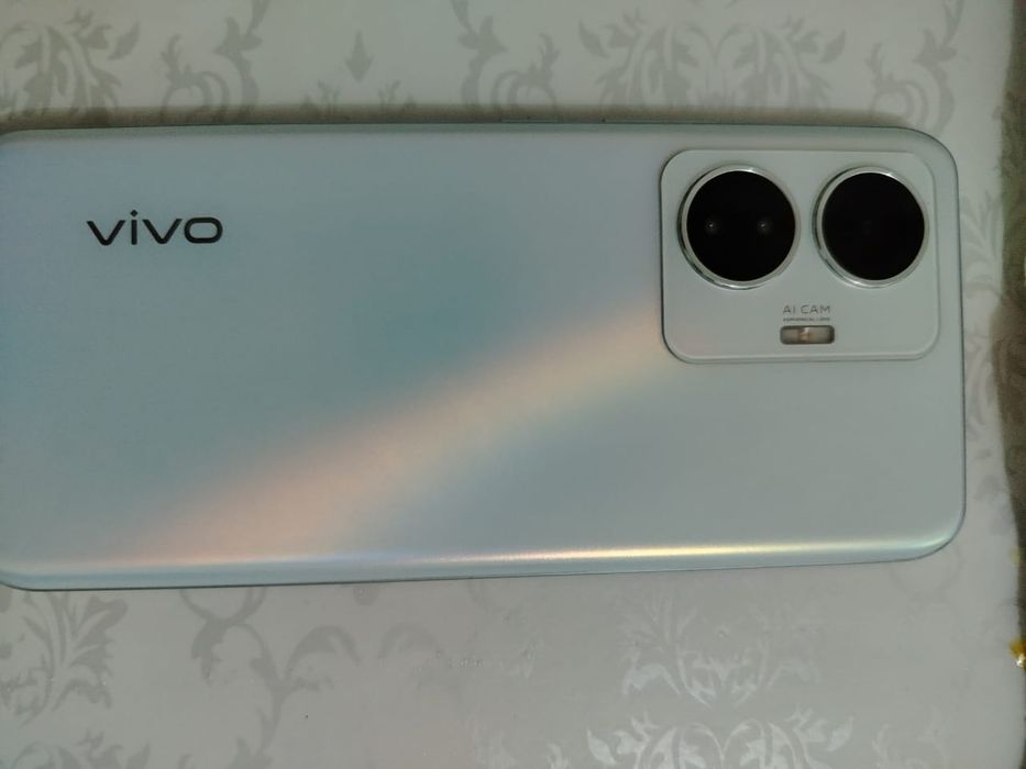 продается телефон виво Y55