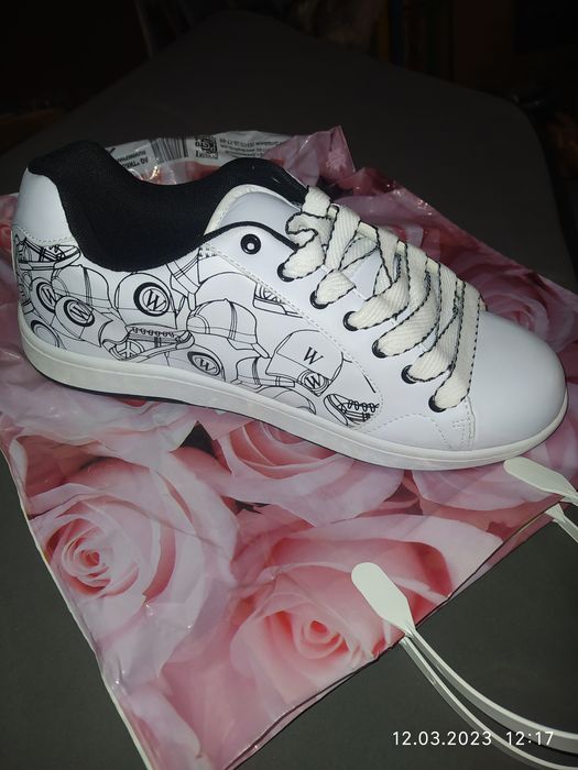 Продаю новые кроссовки