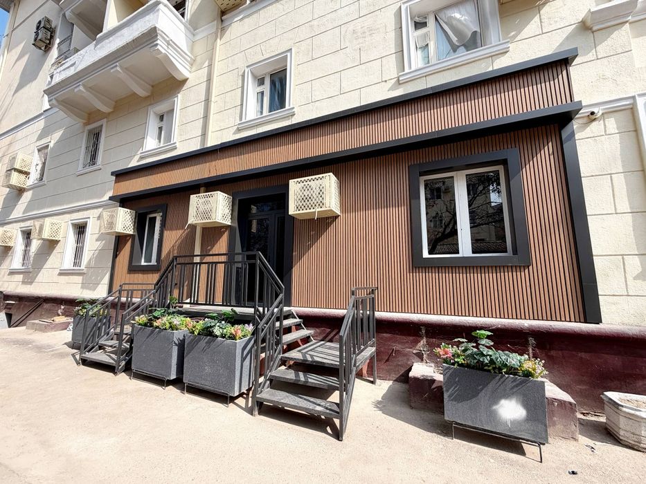 ПРОДАЁТСЯ! Помещение 100м² фасад 12м Шота Руставели арендатор готов