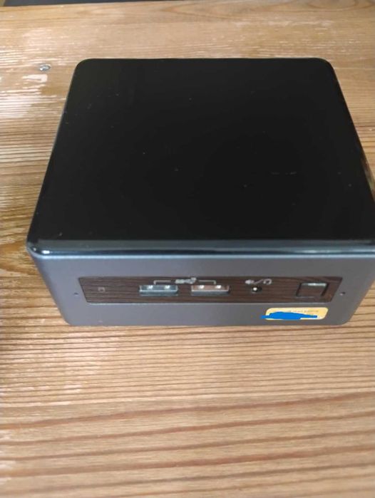 Mini PC Intel BOXNUC8i3BEH2 (fără cablu de alimentare)