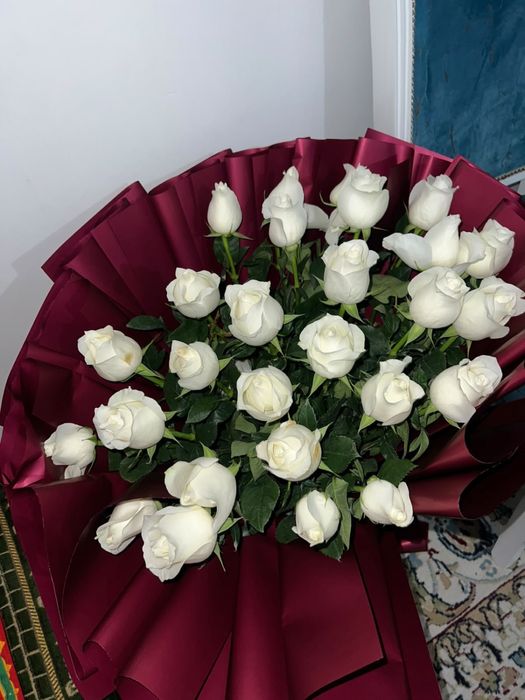 Белые розы  25 шт
