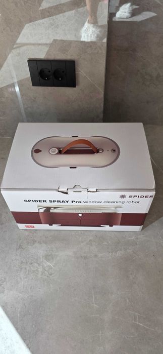 РОБОТ ЗА ПОЧИСТВАНЕ НА ПРОЗОРЦИ Spider SPRAY Pro, Иновативен робот със спрей функция
