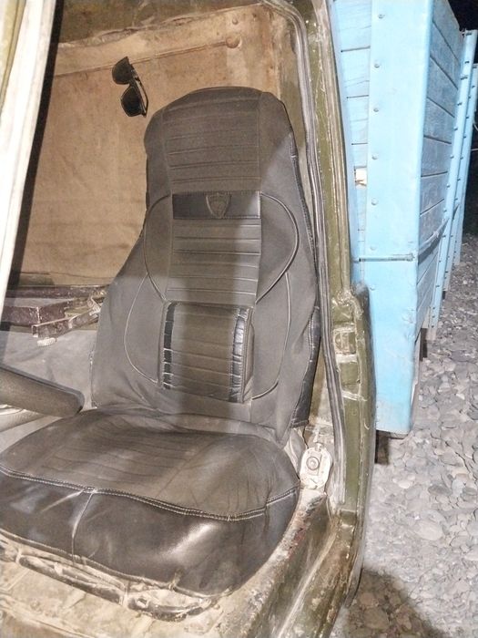 Уаз сотилади матор 24 ,акуслятор 4та балон янги 3та ракета метан балон