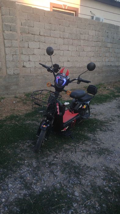 Скутер аманат x5