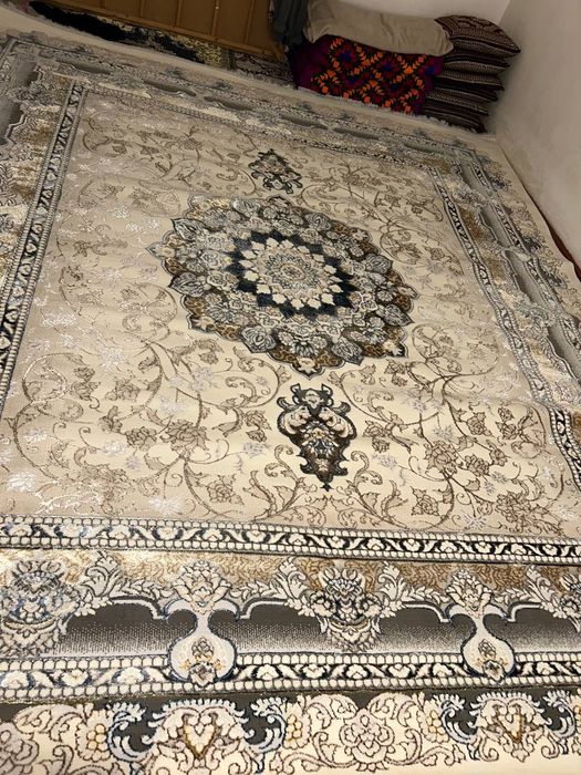 Гилем сатылады..