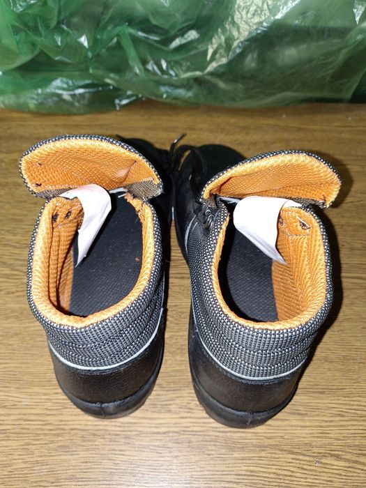 Продам ботинки рабочие 41 размер