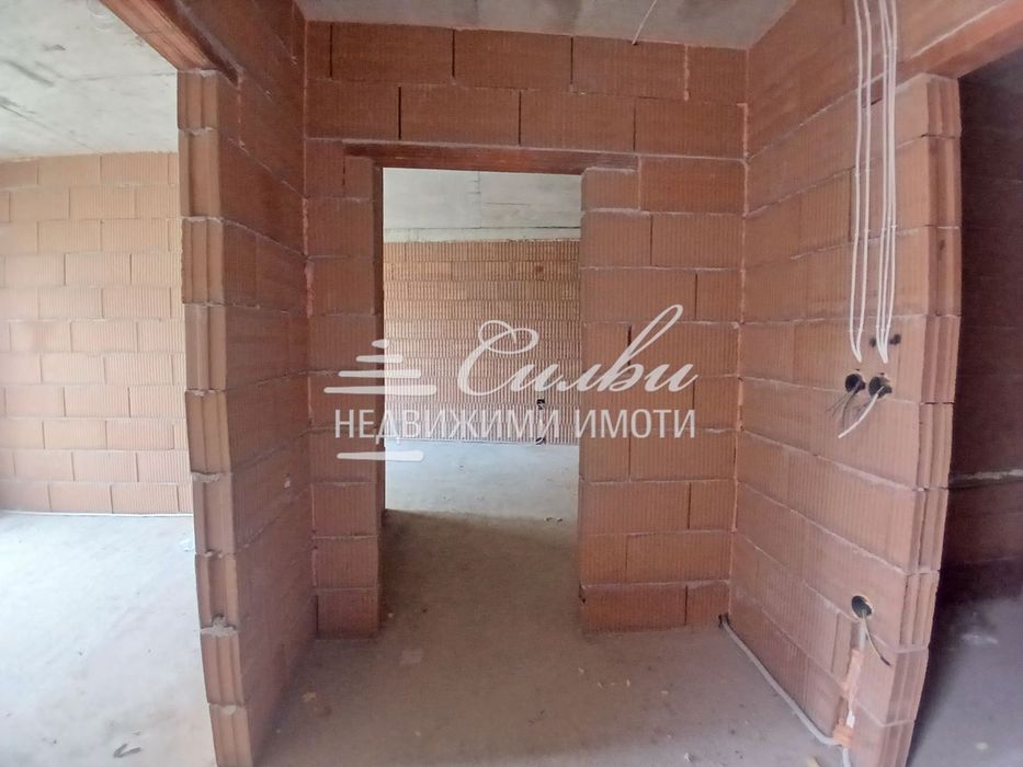 Продава се Двустаен апартамент в Шумен, Център - 65 кв.м за 773 €/кв.м - Снимка #3