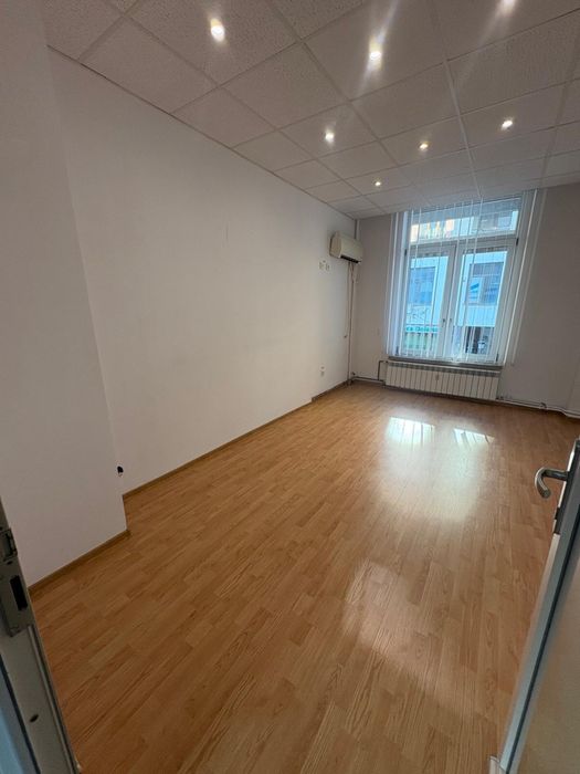 Inchiriez doua spatii comerciale pretabile pentru birouri in Severin