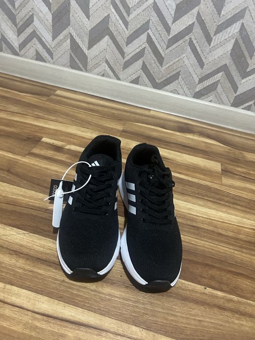 черные кроссовки adidas