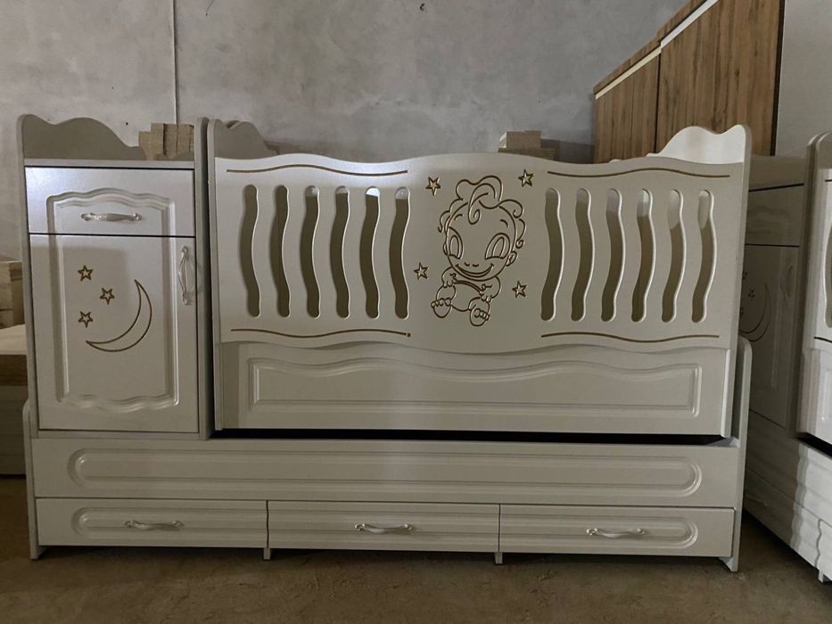 Шкаф и кровать как новый