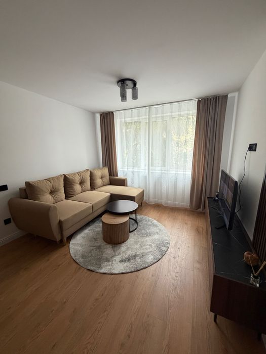 Închiriez apartament