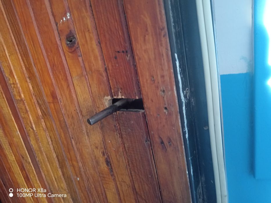 Дверь железная с деревянным покрытием