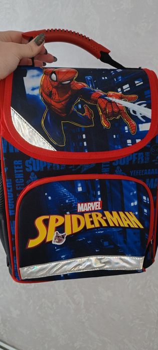 Рюкзак марвел отдам.