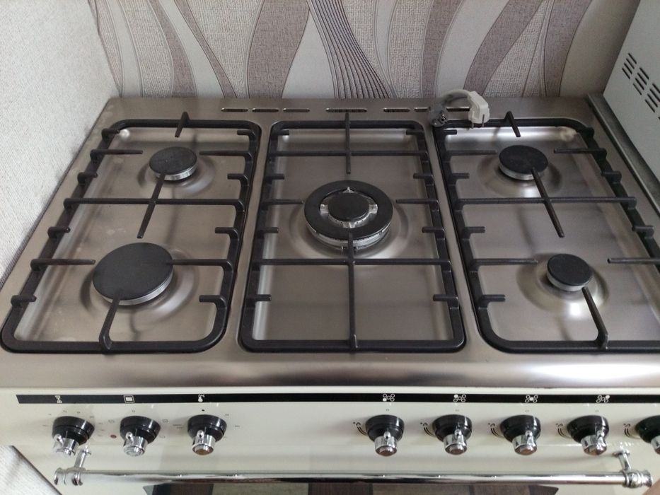 Продам газовую плиту